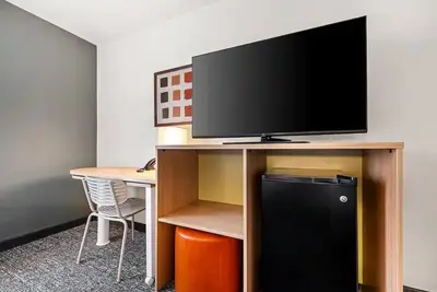 Image de Unwind in Your Perfect Guest Room Located Minutes from Amarillo’s Zoo + Park Fun