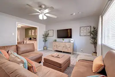 Image de Modern Tempe Getaway 4br w/ Game Room + Coffee Bar