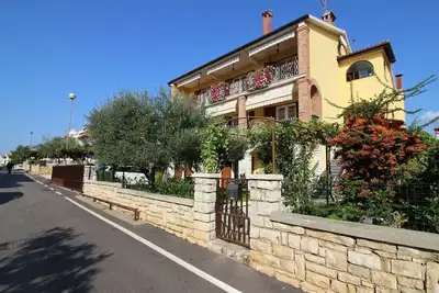 Image de Appartement adapté aux chiens à seulement 600 mètres de la plage avec jardin et barbecue
