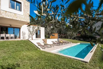 Image de Villa méditerranéenne en pierre avec piscine privée, vue imprenable, WiFi puissant, Bbq