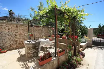 Image de Appartement près de la mer à seulement 390 mètres de la plage avec terrasse méditerranéenne