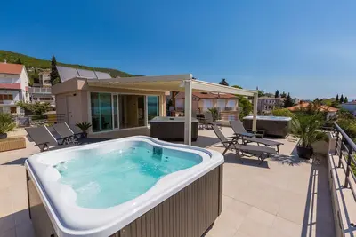 Image de Appartement acceptant les chiens à seulement 100 mètres de la plage avec sauna, vue sur la mer, jacuzzi