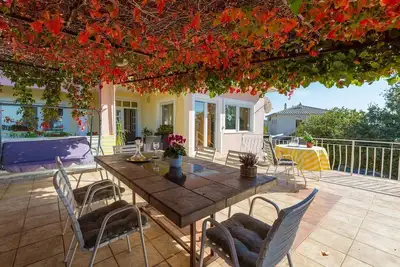 Image de Appartement acceptant les animaux domestiques avec grande terrasse et vue imprenable sur la mer