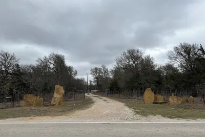 Image de Rare 45-Acre Barndominium Rental in Bastrop – Minutes to Hwy 71 & Austin