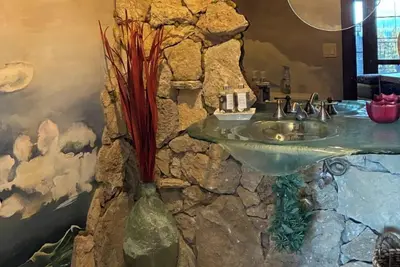 Image de Lakeview Master Suite Like Luxury and Elegant Oriental Accents