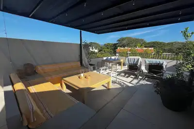 Image de Private Rooftop Terrace and walkable to beaches, grocery stores and restaurants