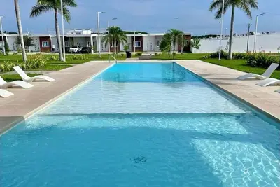 Image de Casa-Bella Hermosa casa de 3 cuartos y dos baños en frente al parque y piscina!