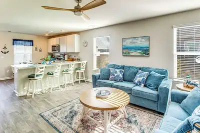 Image de 3 Mi to Holden Beach! Family Home w/ Patio