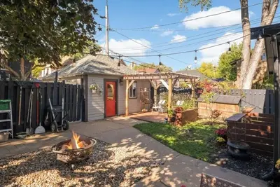 Image de Charming 5-bedroom getaway few blocks from restaurants, breweries & cafes