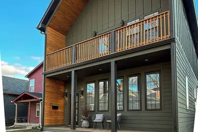 Image de Downtown Indy, Rooftop Deck with Hot Tub, Gym, Bikes, Tesla Charger