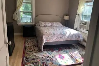 Image de Best location in Milwaukee! Upper Duplex Unit