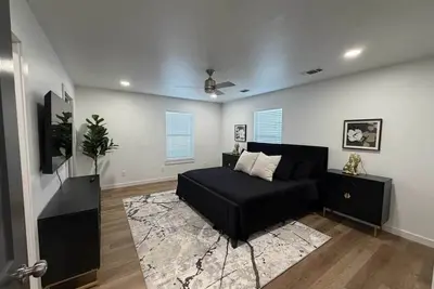 Royal Flush Villa - King Bed near WinStar