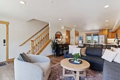 Image de Beautiful Mountain Lake Retreat