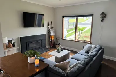 Light open plan family home - 600m from beach, huge backyard