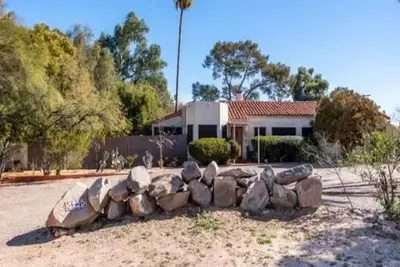 Image de Pool House in Exclusive Sam Hughes Neighborhood