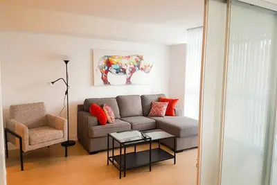 Image de New 2 Bedroom Condo Downtown With Gym!