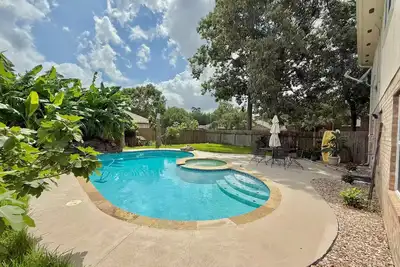 Image de The Nest Htx Heated Pool, Pool Table & more!