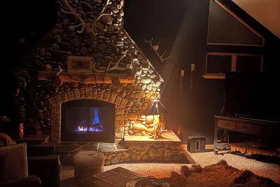 Image de Mountain Rustic 4-bedroom house in Evergreen perfect for your getaway.