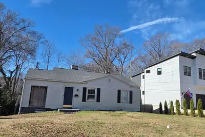 Image de 2-bedroom cottage in perfect Charlotte with high speed wifi!