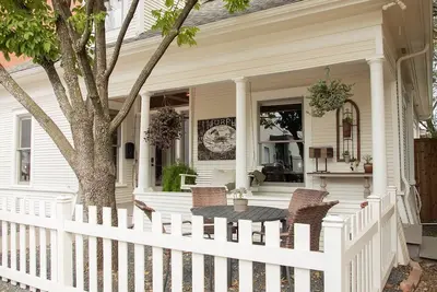 Image de Next Weekend on the Square