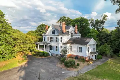 Image de A Private Historic Estate Designed for Extraordinary Stays & Celebrations