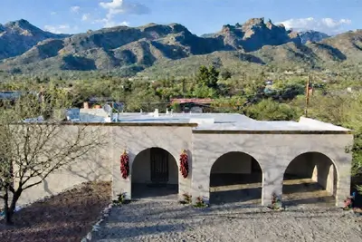 Image de Spectacular Mountain Views•2 Kitchens•Sleeps 14•Tucson Foothills