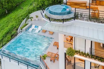 Image de Luxury 5br Ocean View | Rooftop Jacuzzi & Pool