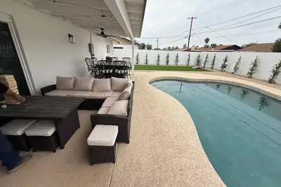 Image de Pet Friendly Remodeled Pool Home Blocks to Asu & minutes to Old Town Scottsdale