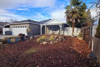 Image de Fenced Yard 3-bedroom house in Quiet Neighboorhood