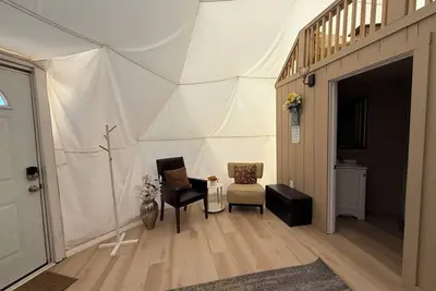 Image de Loft style Geo-Dome in fabulous Austin with Ac, Heat, Private Jacuzzi, & parking