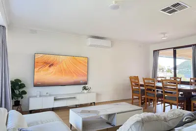 5 Br House - Private Home on Shared Block