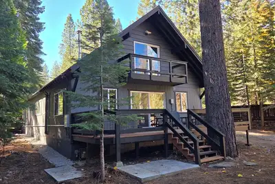 Image de Cozy Cabin at Tahoe: Direct Access to Natural Pond