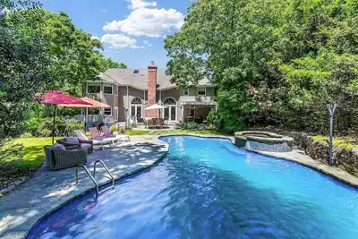 Image de Southampton Family Estate - Pool, Spa & Tennis