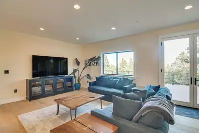 Image de Great for Gatherings! Evergreen Getaway w/ Hot Tub