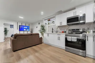 Image de 2-bedroom suite close to Amenities and Airport