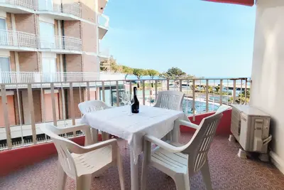 Image de Maison de vacances lumineuse avec balcon