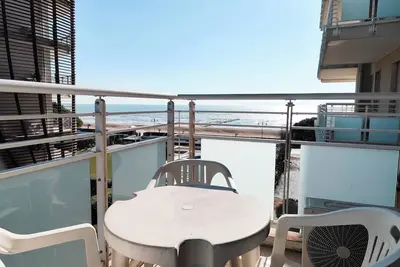 Image de Appartement confortable avec balcon en bord de mer