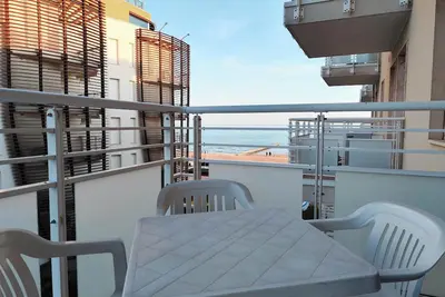 Image de Appartement spacieux avec balcon en bord de mer