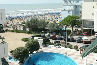 Image de Appartement confortable avec accès à la piscine
