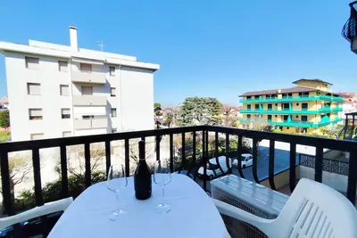 Image de Appartement confortable avec piscine et balcon