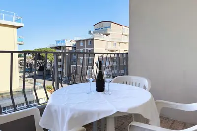 Image de Studio avec balcon et accès à la piscine