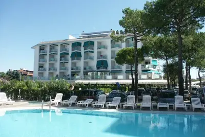 Image de Appartement confortable avec piscine près de la plage