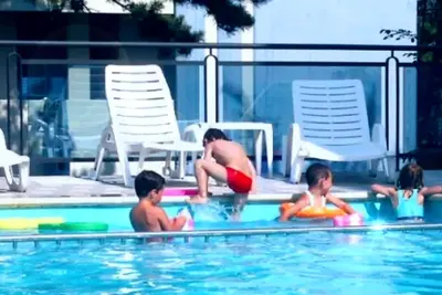 Image de Détendez-vous au bord de la piscine - BeaHost