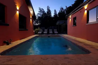 Image de Maison 4 chambres, 3 sdb avec piscine, billard et vues impressionnantes de Knysna