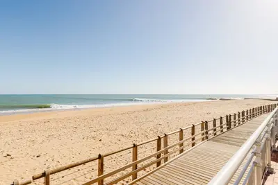 Image de Bel Appt 5 pers en bord de plage avec piscine