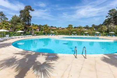 Image de Maisonnette 6 pers dans résidence avec piscine