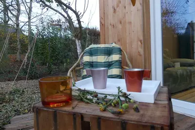 Image de Maison de jardin 2-4 personnes avec terrasse près de la forêt au calme.