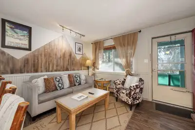 Image de Cozy 1 bedroom, renovated, close to downtown, clubhouse amenities