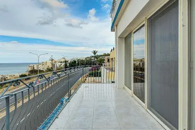 Image de A beautiful 3br seafront w/ Terrace, Wifi & Ac