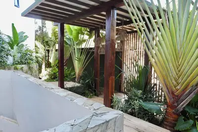 Image de Two-story luxury penthouse in Yaaxulum Tulum with a private rooftop pool. <br>2 bedrooms • 2. 5 baths • jungle views • minutes to beach clubs, cenotes & town.